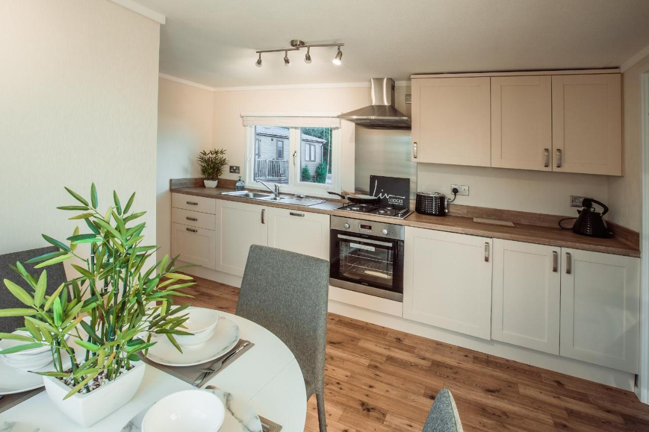 Little Eden Country Park, With Private Hot Tubs * Bridlington