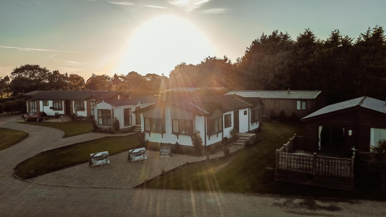Hébergement de vacances Little Eden Country Park, With Private Hot Tubs *