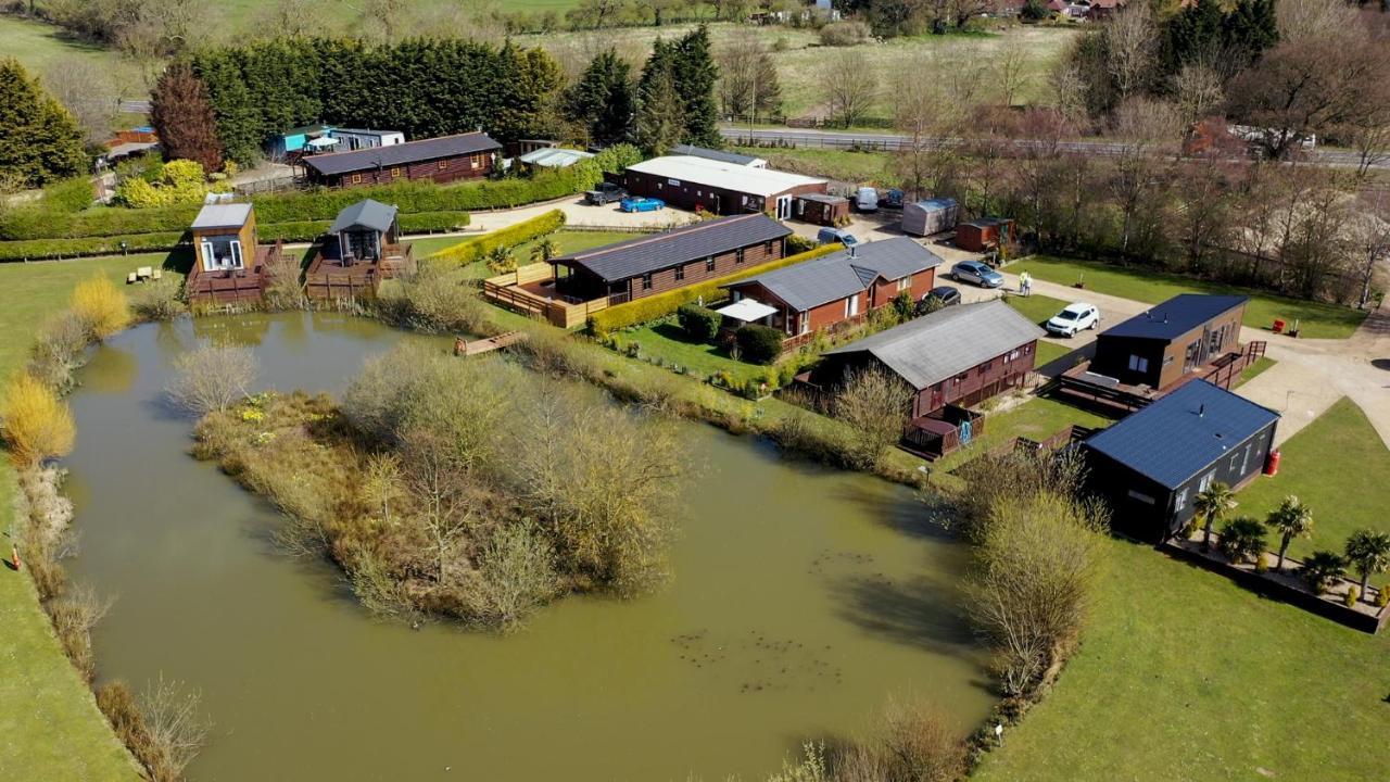 Little Eden Country Park, With Private Hot Tubs Hébergement de vacances *