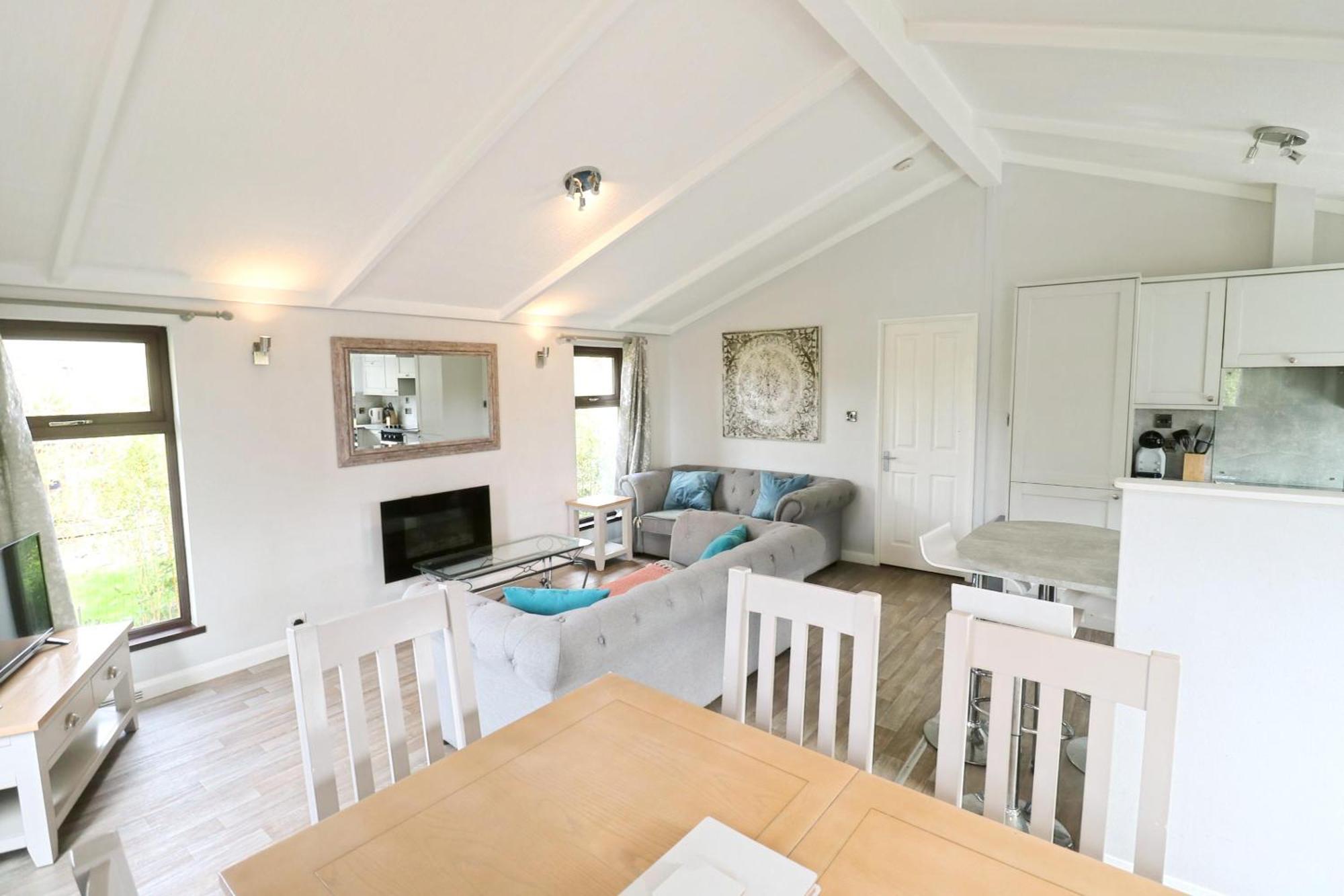 Little Eden Country Park, With Private Hot Tubs Bridlington