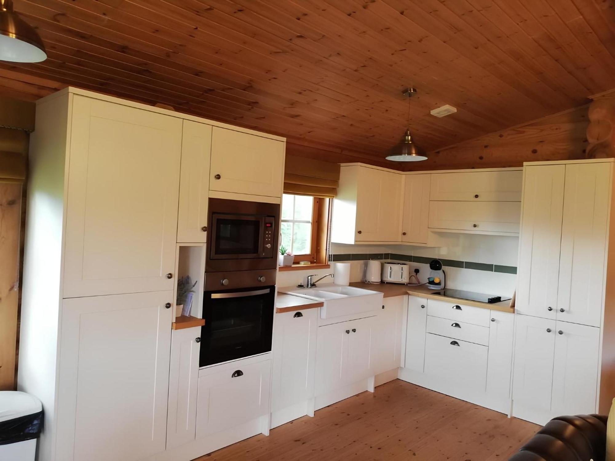 Little Eden Country Park, With Private Hot Tubs Bridlington