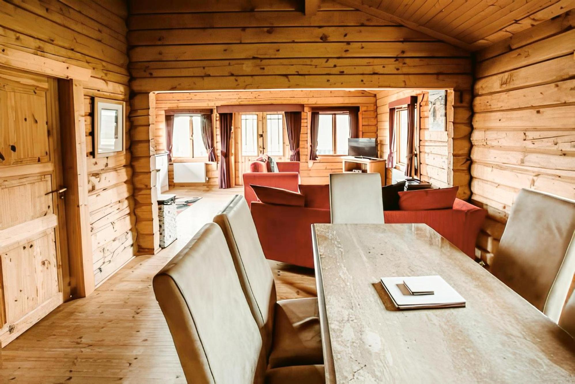 Little Eden Country Park, With Private Hot Tubs *